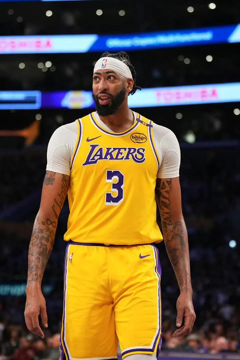 海星体育-詹姆斯巅峰对决，浓眉哥与30激战法国队分钟，逆转胜负难料！的简单介绍